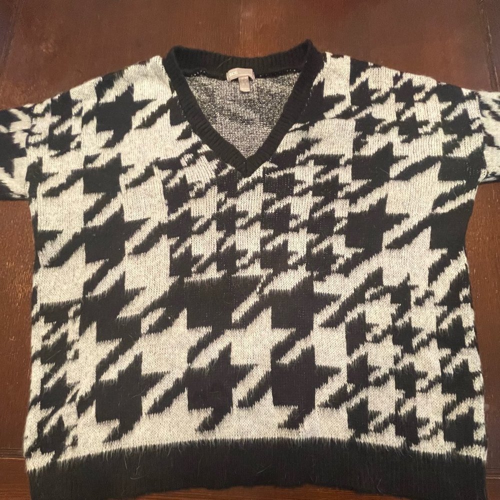 Asos Black and White Sweater (US 2)